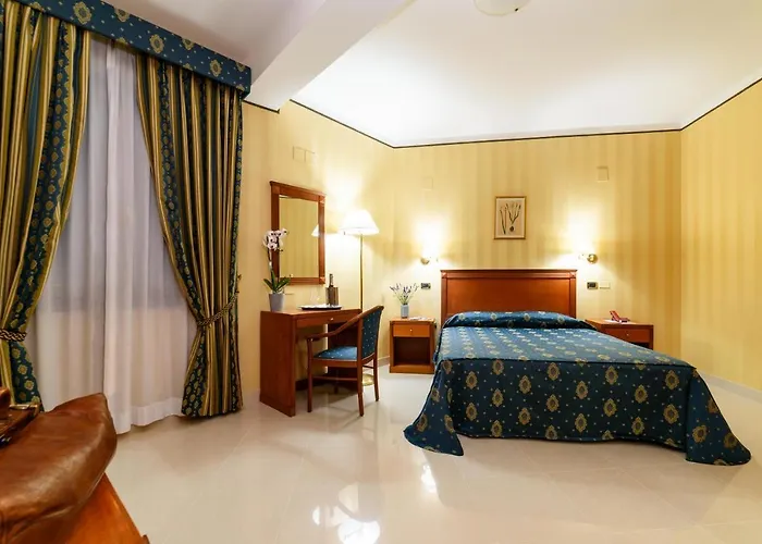 赫米蒂奇酒店 4* 宝拉