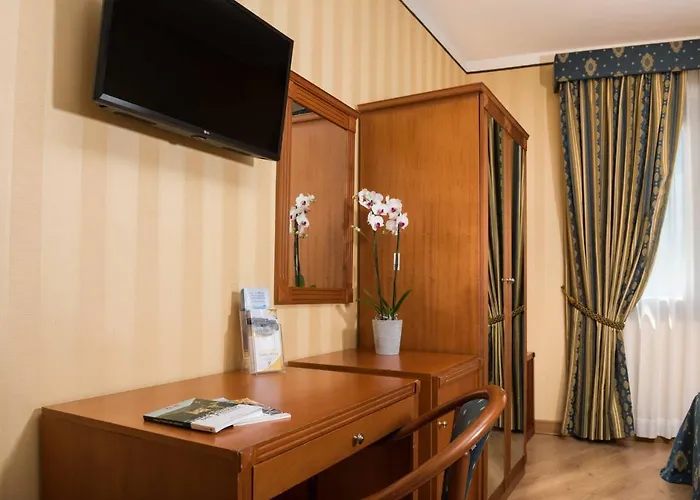 赫米蒂奇酒店 4*